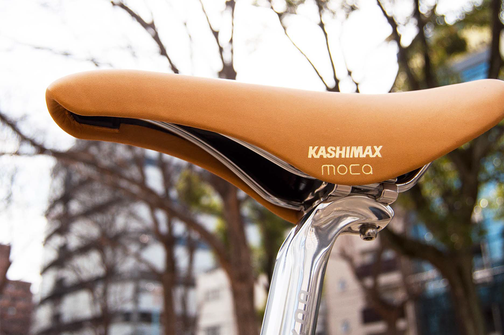 KASHIMAX × moca Saddle 01